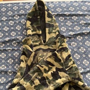 Baggy camouflage crop top